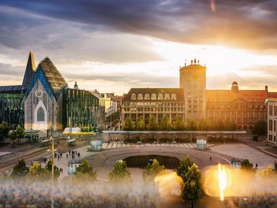 Tagung & Konferenz Leipzig Convention: Augustusplatz mit Blick auf die Universität Leipzig und das Krochhochhaus